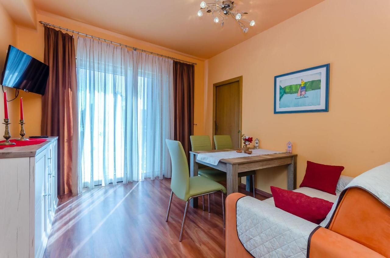 Apartment Benzon Kastela Exterior photo