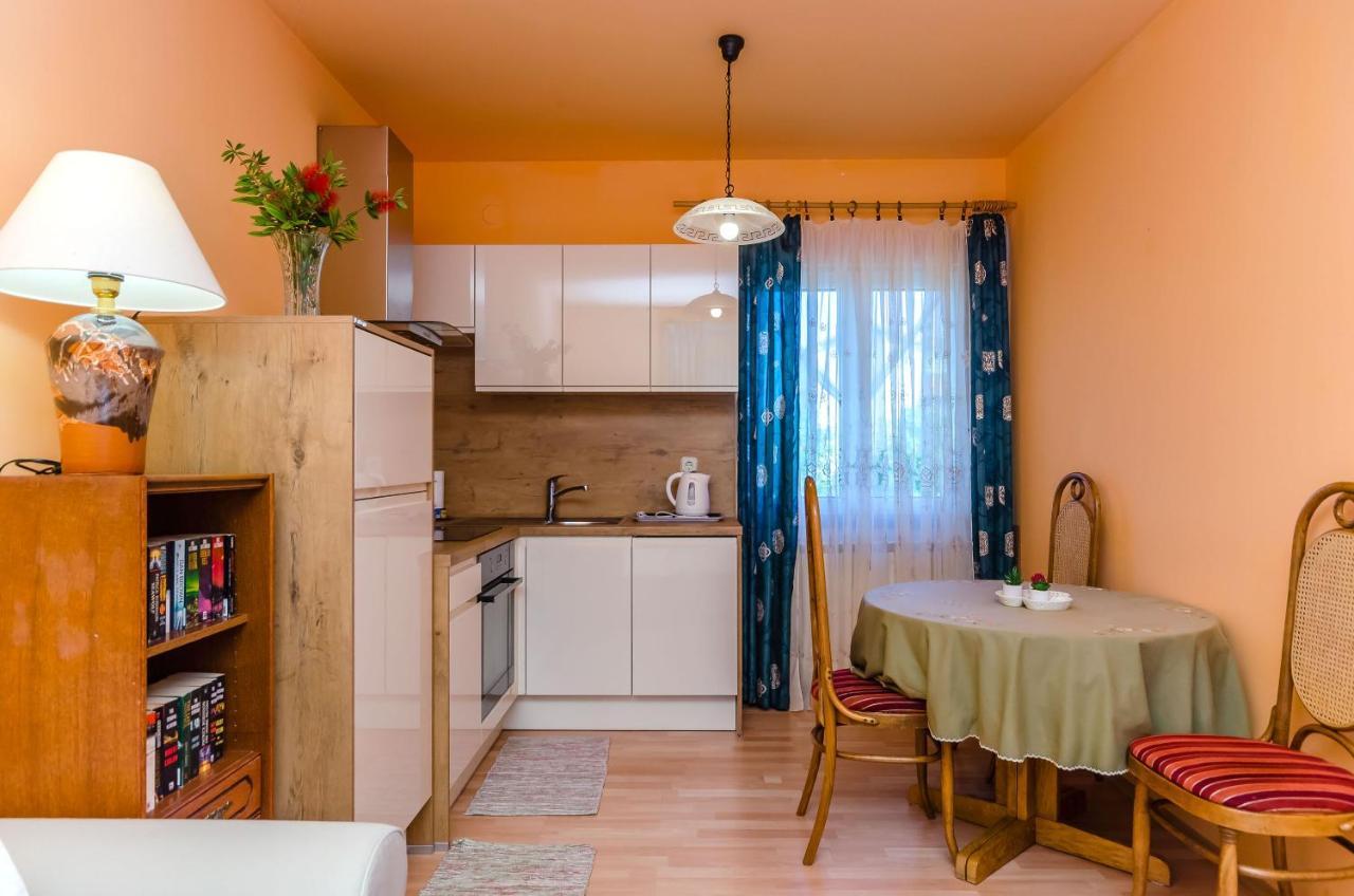 Apartment Benzon Kastela Exterior photo